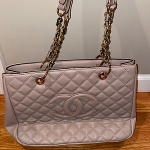 Non authentic Chanel bag! Cream/gold quilted bag